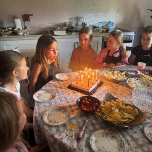 Laste sünnipäevapeod Keilas, Käsitöösalongis Vaarikas vahukoorega. Küsi lisainfot!